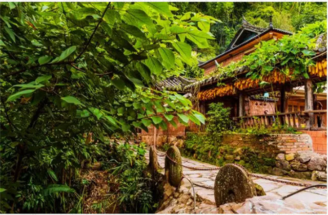 普洱那柯里旅游——追逐青石板上的馬蹄印