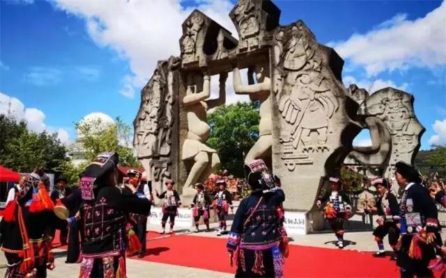 普洱特色團建：坐上火車游普洱，打卡墨江北回歸線標志園