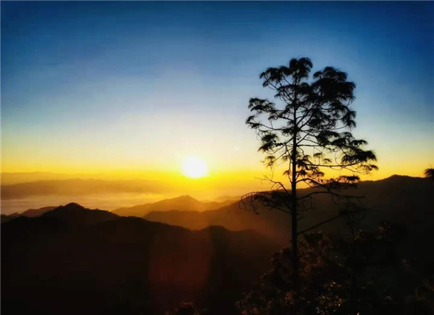 普洱旅游：【美景】透過萬物隙痕，看一場最美日出