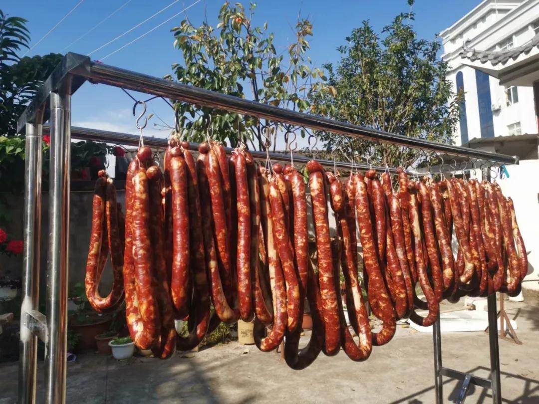 普洱美食：普洱地道美食，景東臘腸，色香味看到流口水！